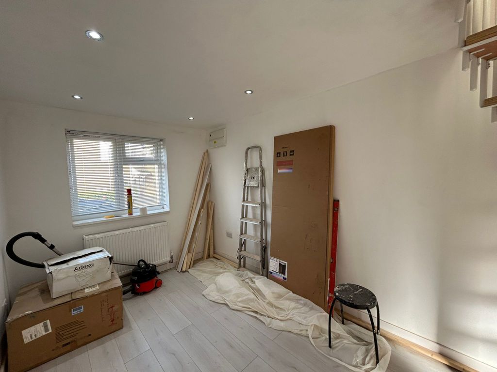 Property photo 2 of 8 Gallery