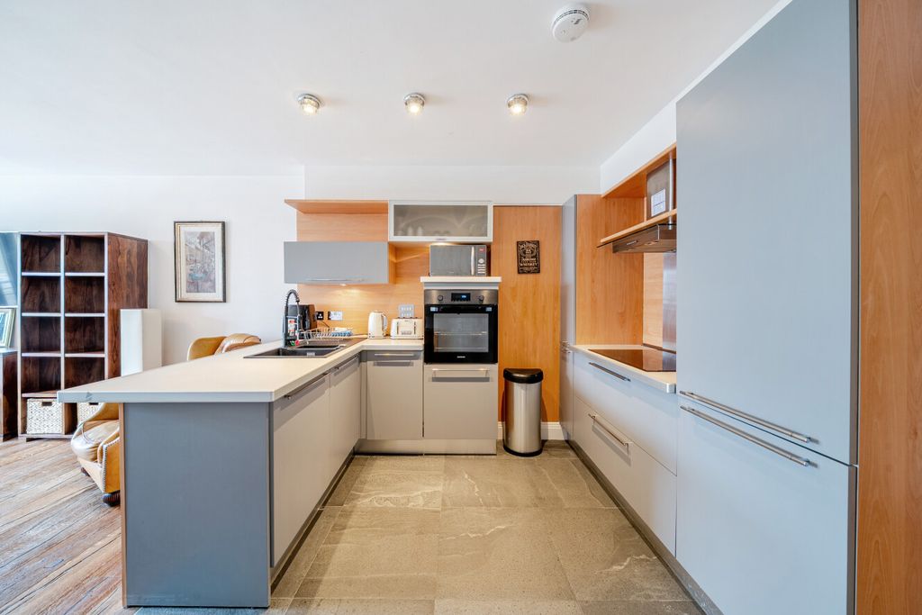 Property photo 3 of 20 1430622-27-69B3E2...