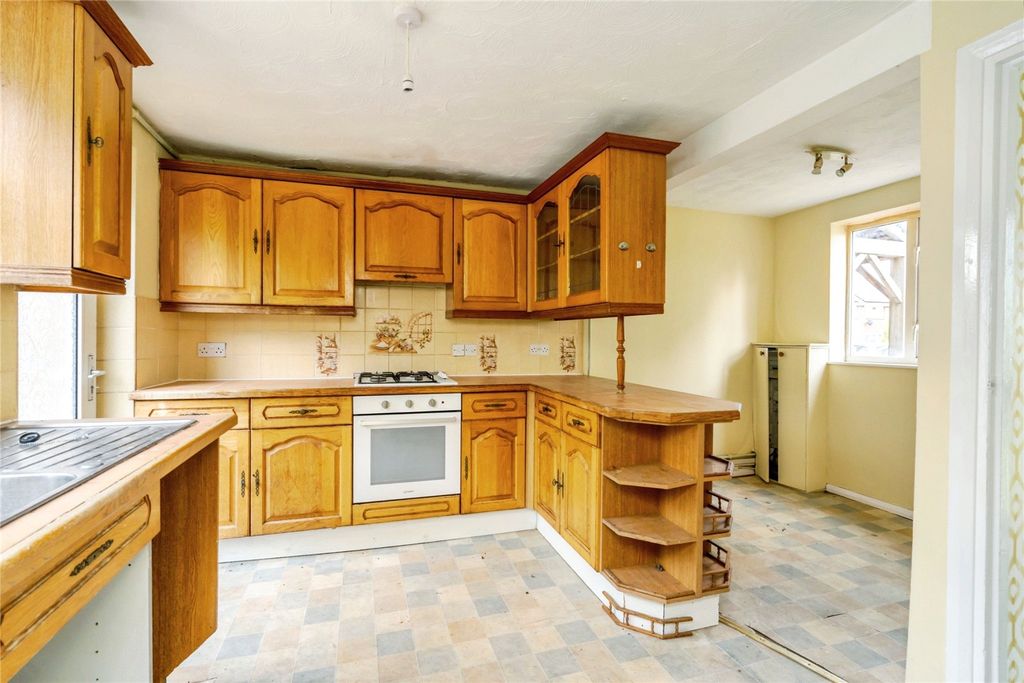 Property photo 2 of 21 Picture No. 13
