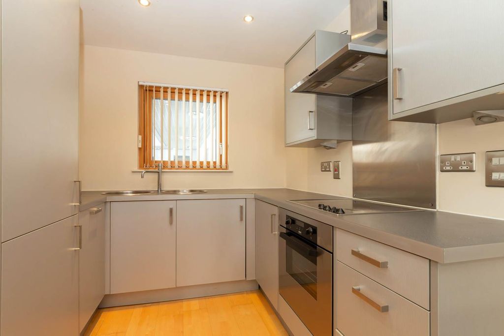 Property photo 3 of 8 Kitchen