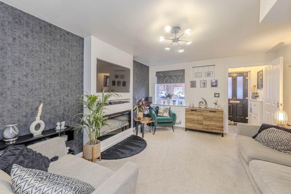 Property photo 2 of 23