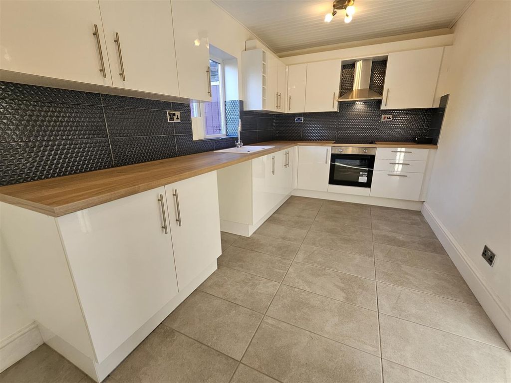 Property photo 3 of 10 New Kitchen