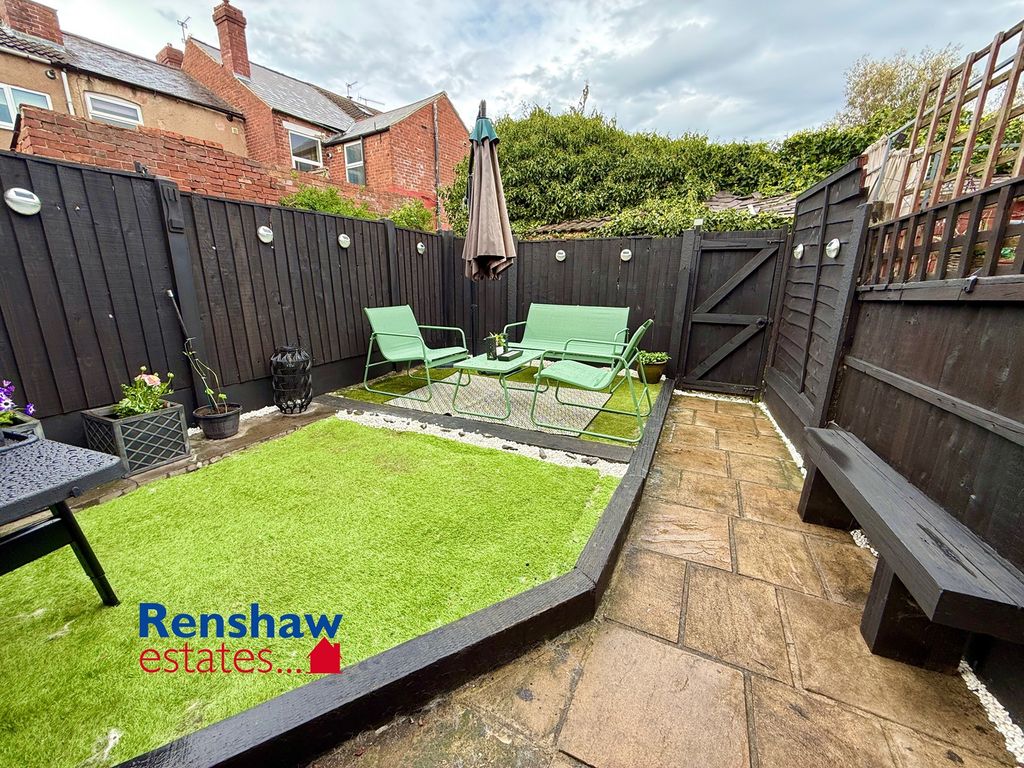 Property photo 3 of 8 R