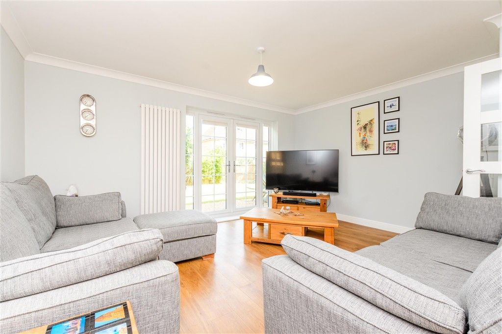 Property photo 2 of 15 Lounge