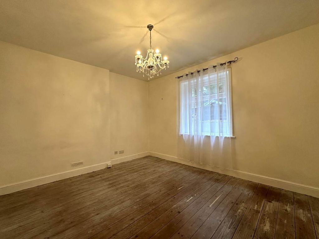 Property photo 3 of 7 Img_2452