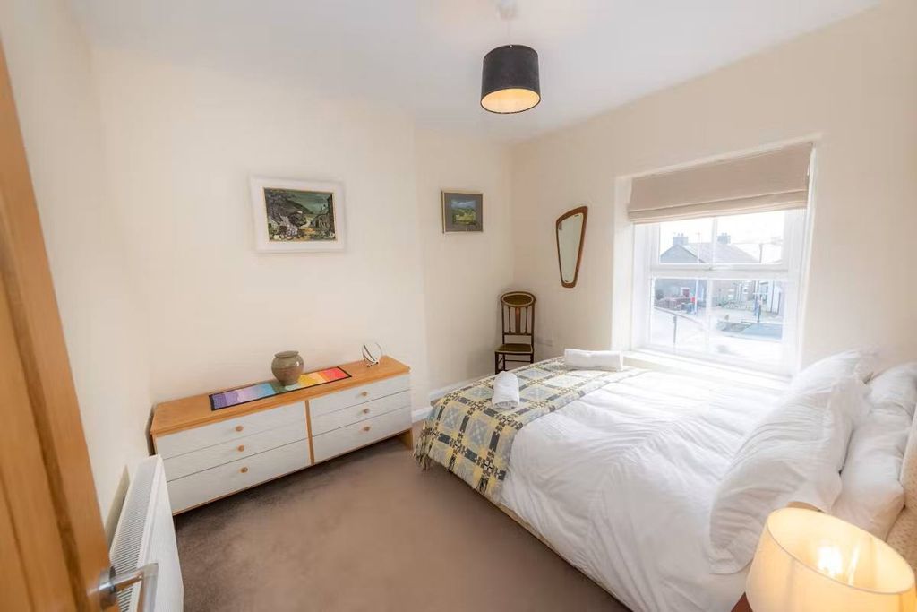 Property photo 3 of 9 Gallery