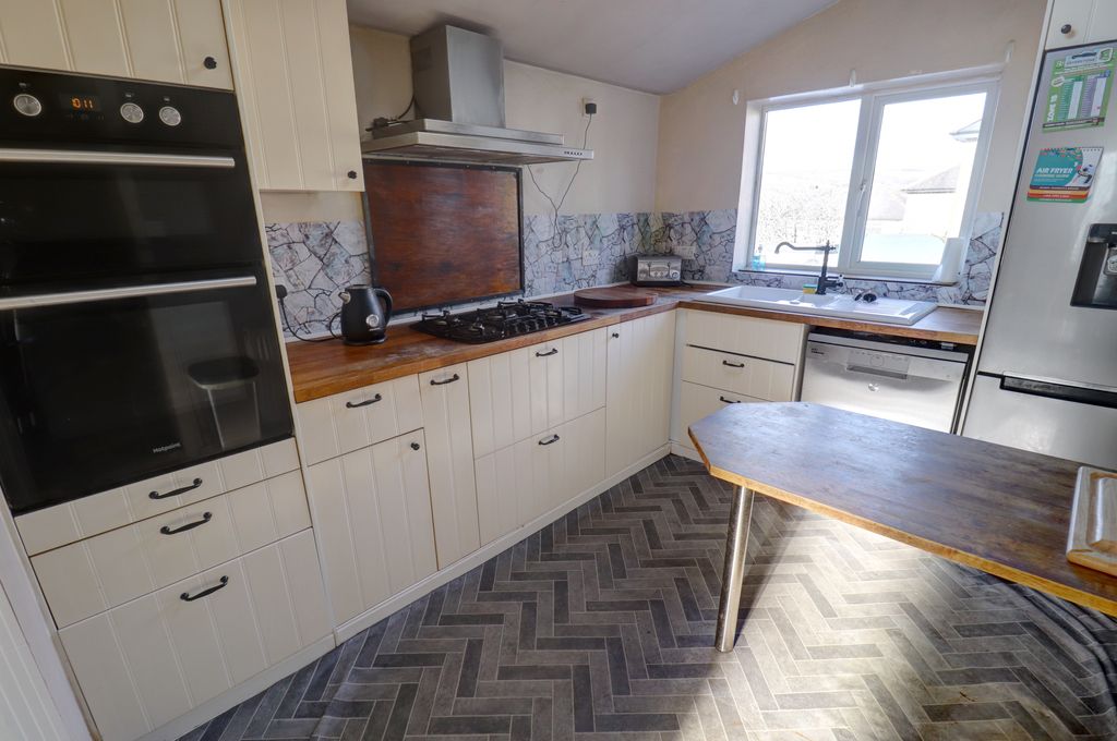 Property photo 3 of 17 2