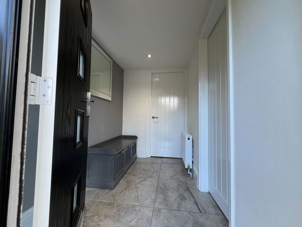 Property photo 3 of 41