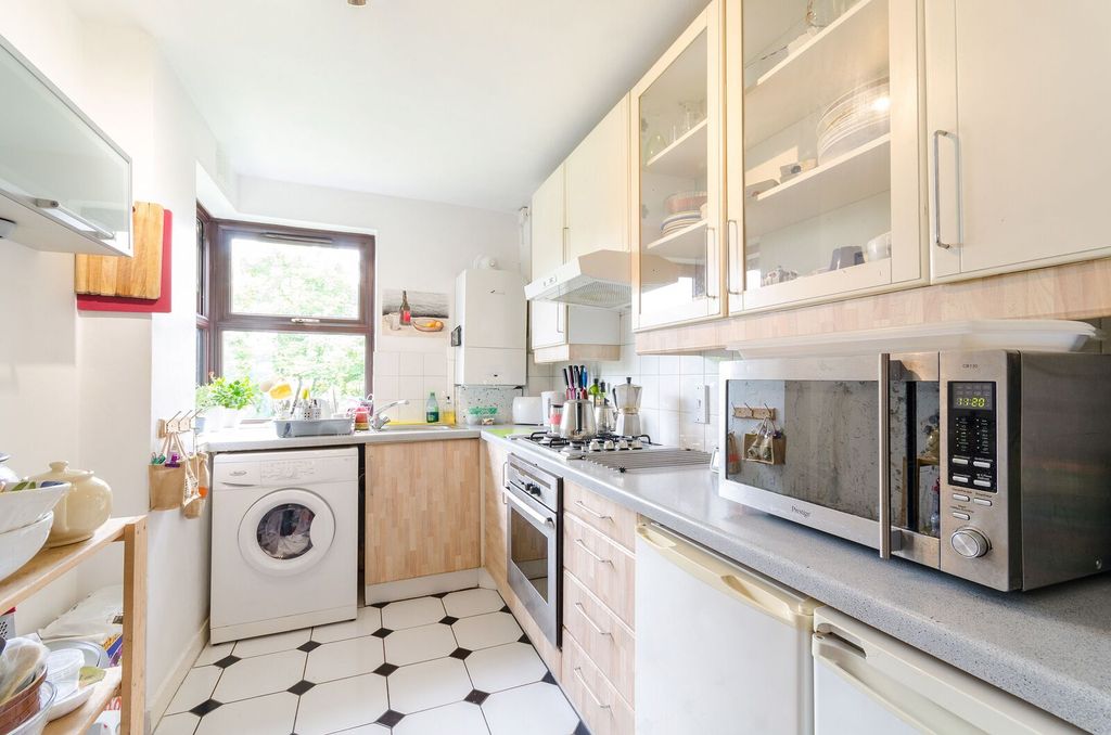 Property photo 2 of 9
