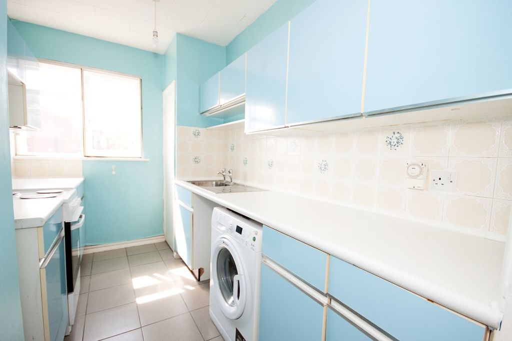 Property photo 3 of 9 Kitchen