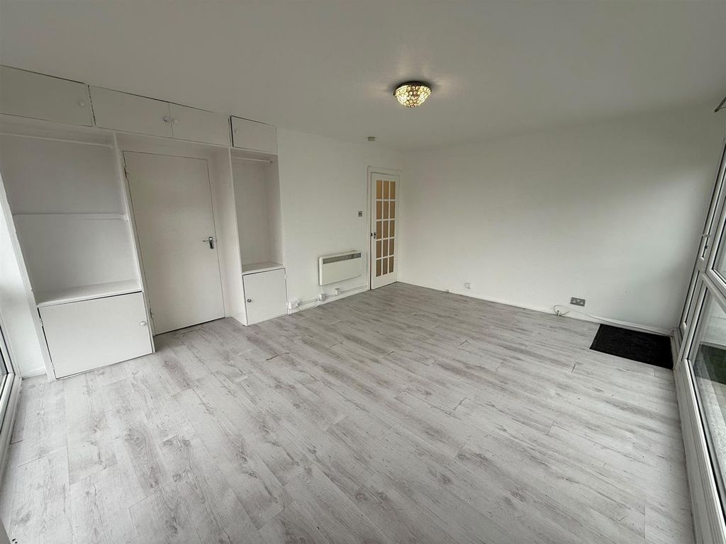 Property photo 3 of 9 6.Jpg