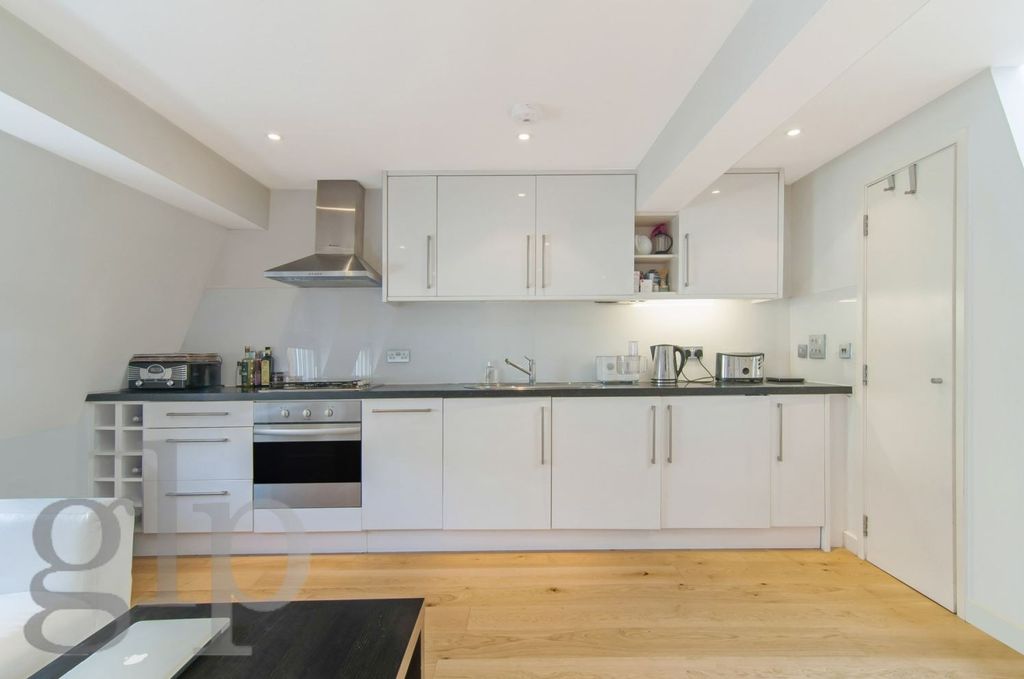 Property photo 3 of 9 962283