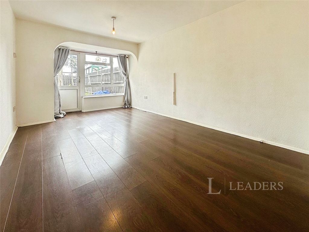 Property photo 2 of 9 Picture No. 26