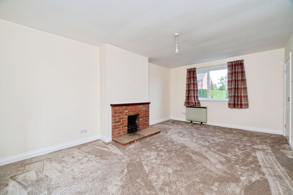 Property photo 3 of 16 Living Room Photo 2