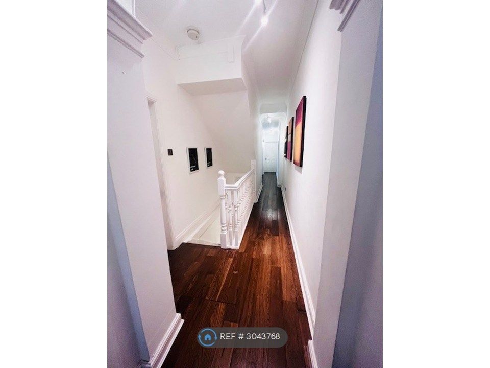 Property photo 2 of 13 Hallway