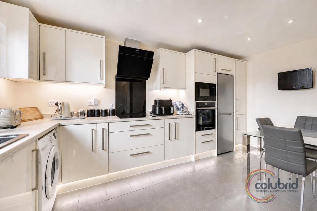 Property photo 2 of 14 0Da33A1F-E2Ae-4F56-Ae63-Ebe74Db7A213.Png