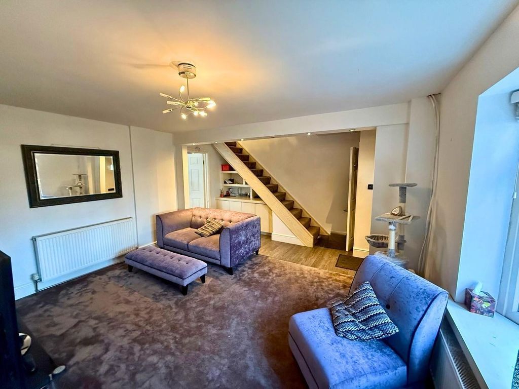 Property photo 2 of 12 Lounge