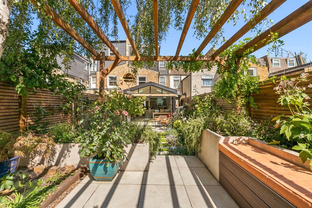 Property photo 2 of 10 Garden