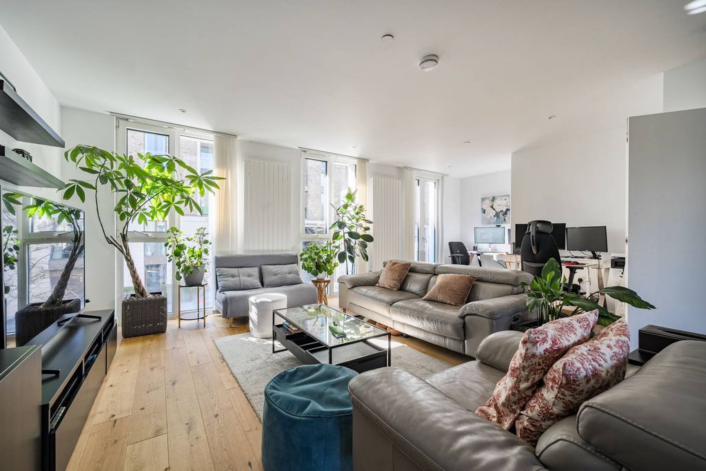 Property photo 2 of 21