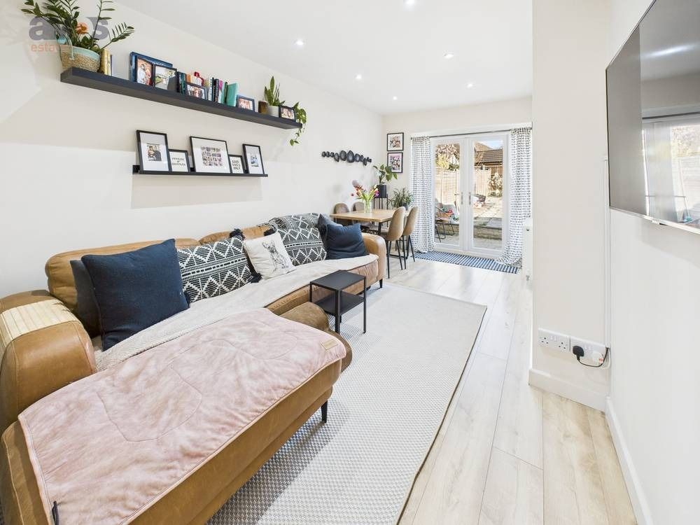 Property photo 2 of 15 4939743