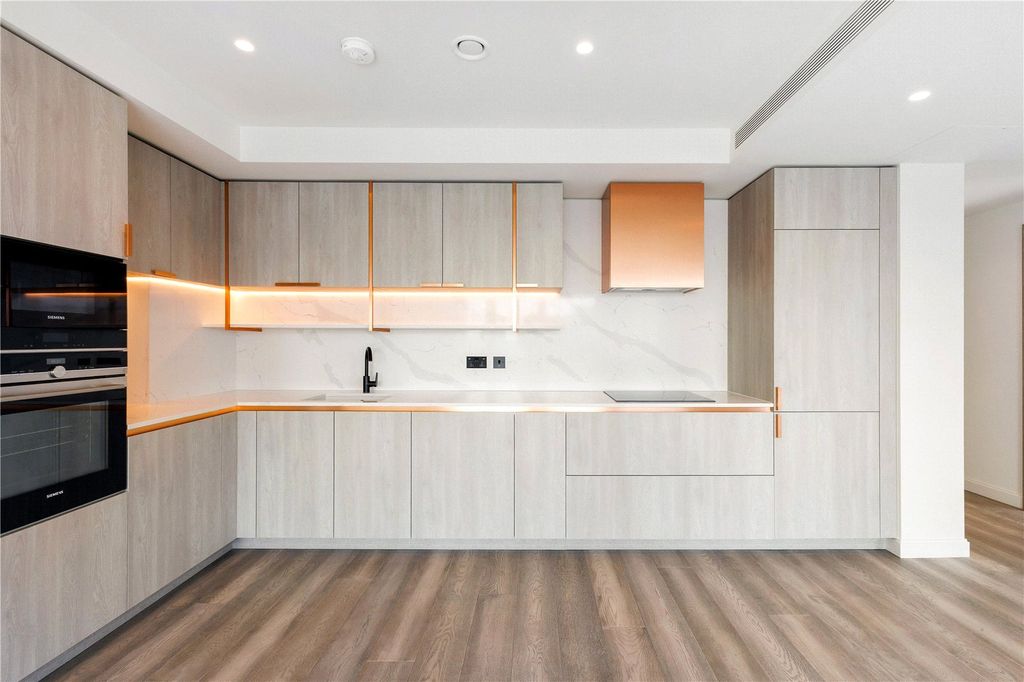 Property photo 3 of 17 Kitchen