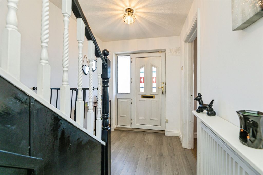 Property photo 2 of 24