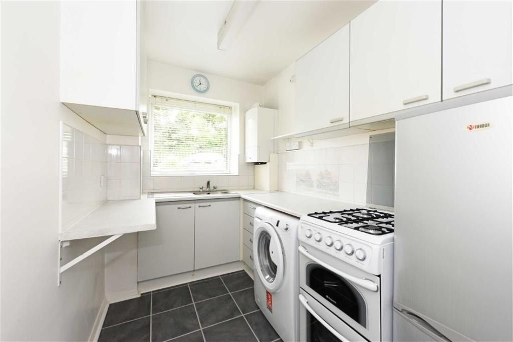 Property photo 2 of 7 Kitchen
