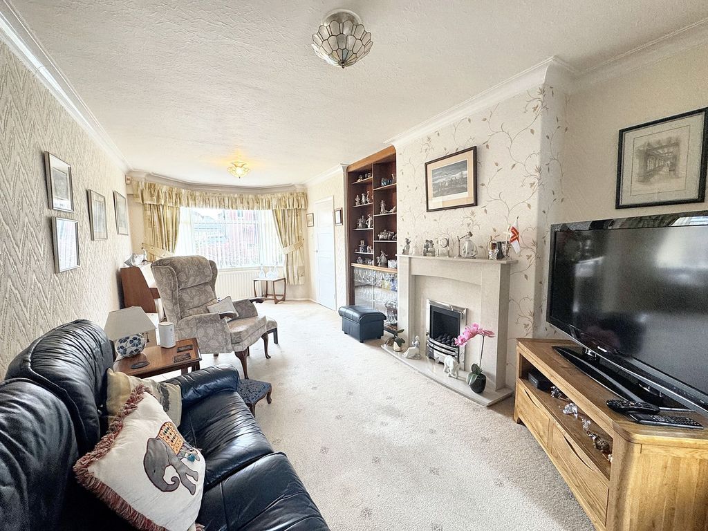 Property photo 2 of 40
