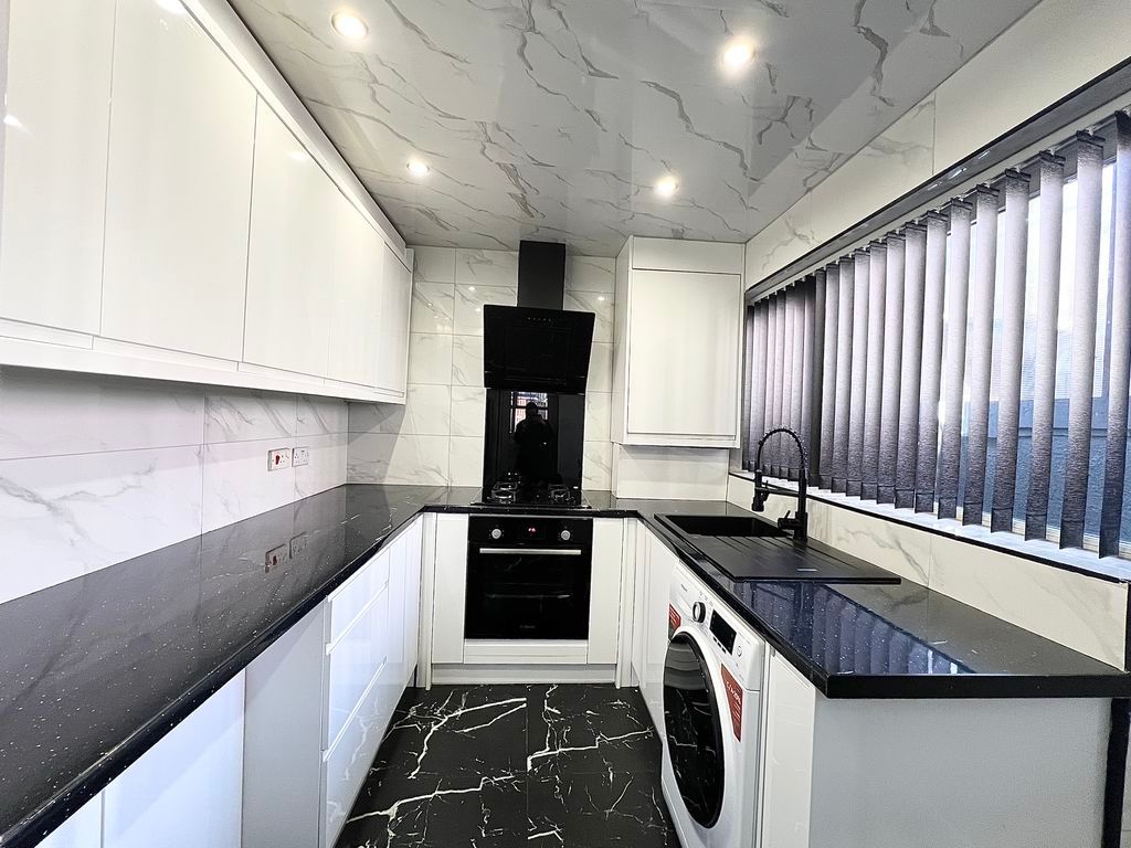 Property photo 3 of 14 Photo 2