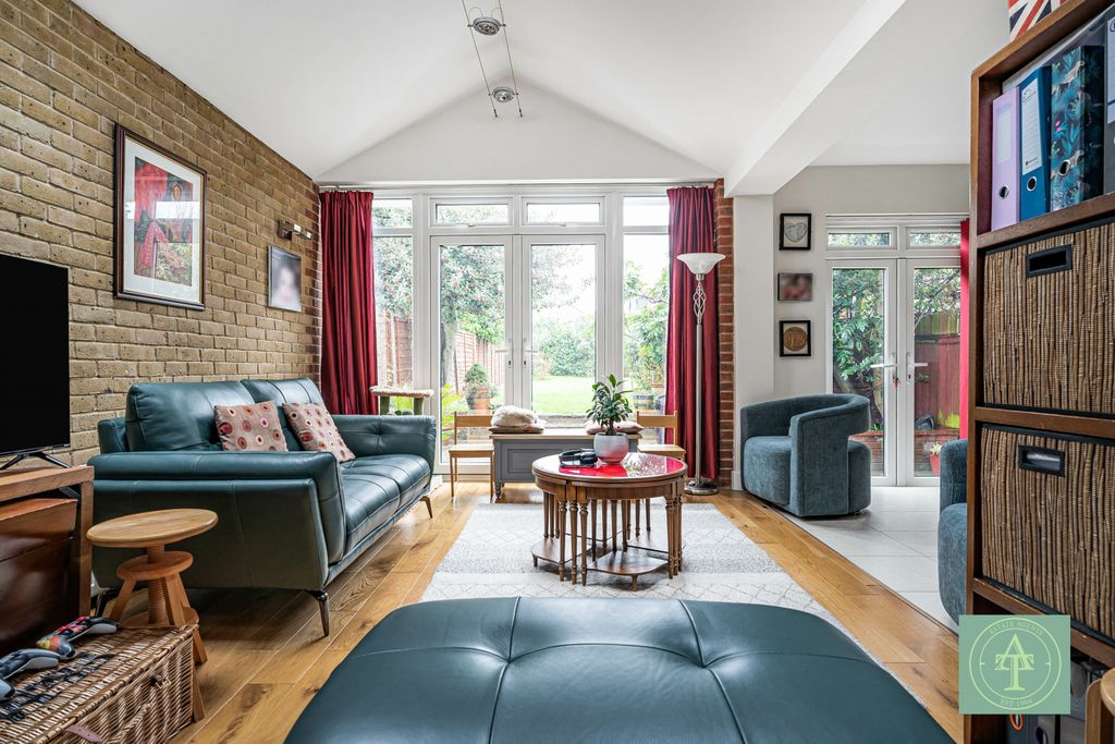 Property photo 3 of 31 Gallery