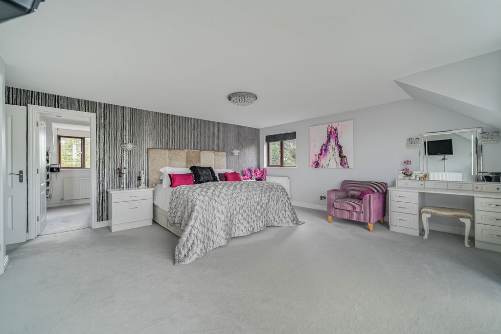 Property photo 2 of 25