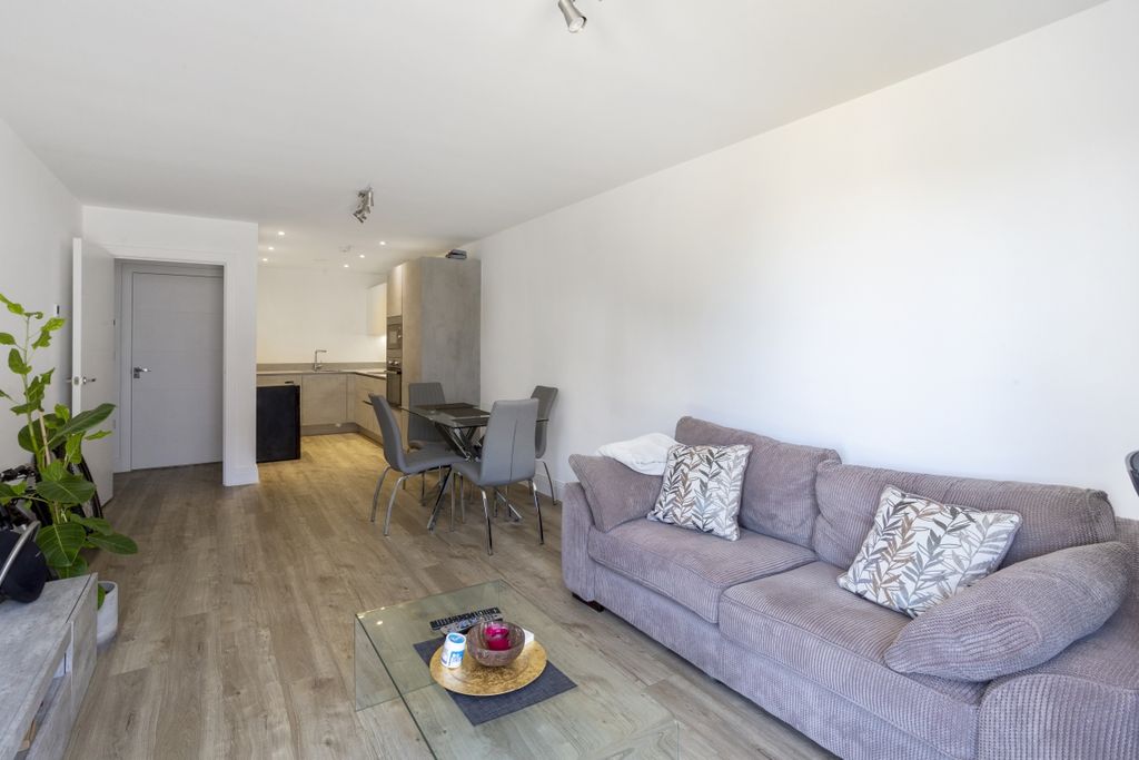 Property photo 2 of 11 Apartment 15 3030...