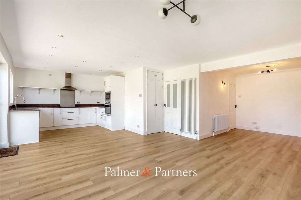 Property photo 3 of 20 Picture No. 11