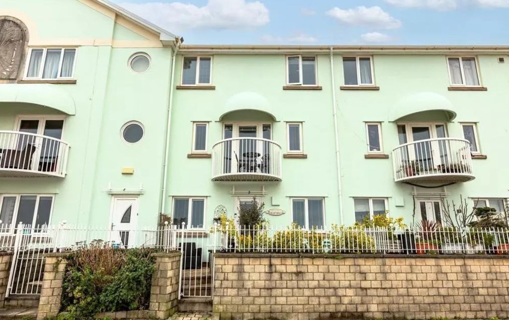 Property photo 1 of 22