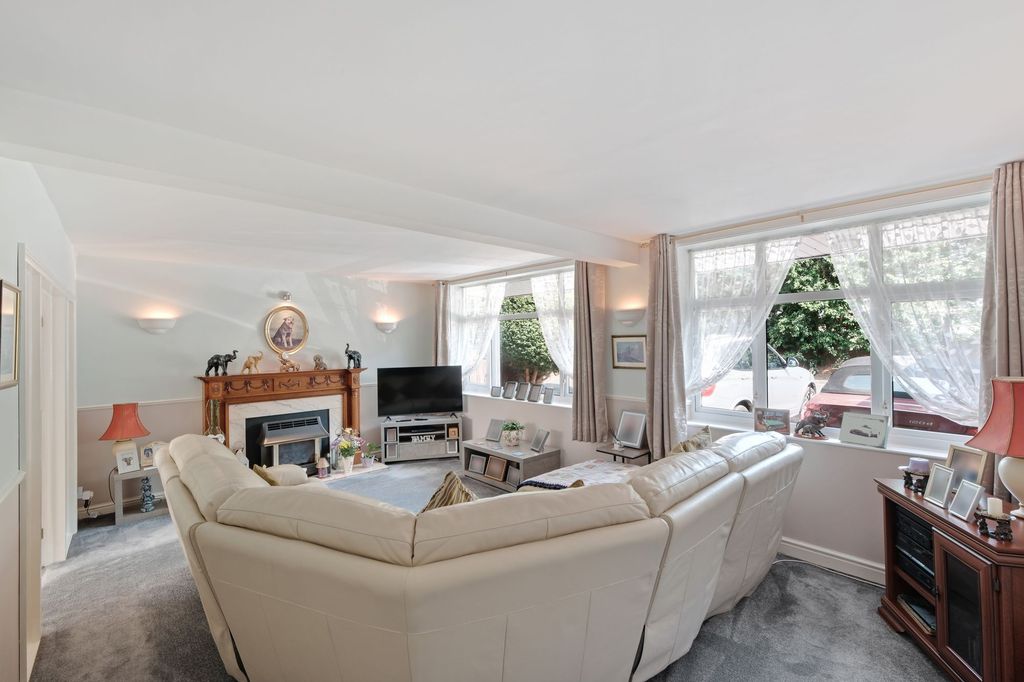 Property photo 3 of 28