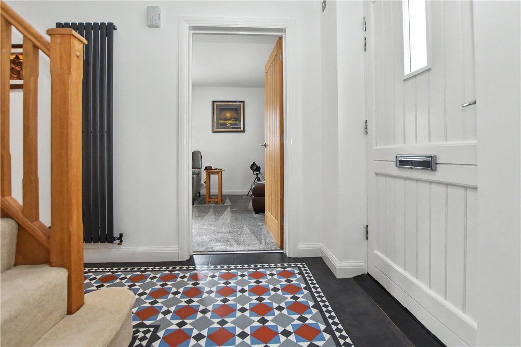 Property photo 2 of 27 Picture No. 33