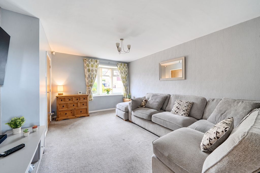 Property photo 2 of 17 1327486-10-688c8c07E2590