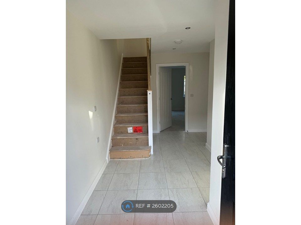 Property photo 2 of 13 Hallway