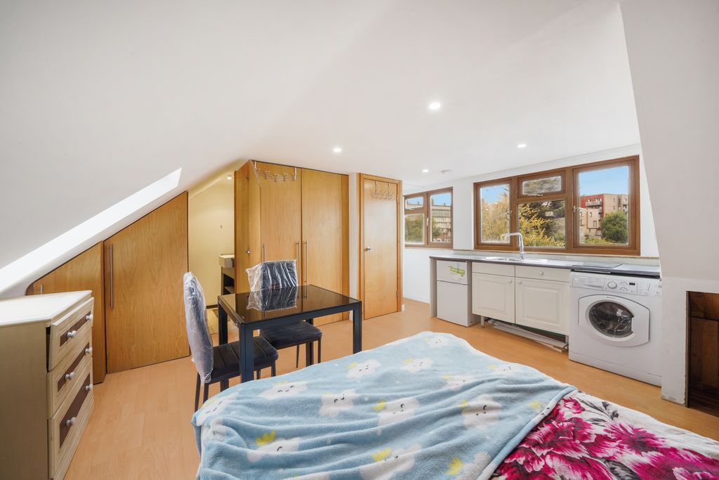 Property photo 1 of 5