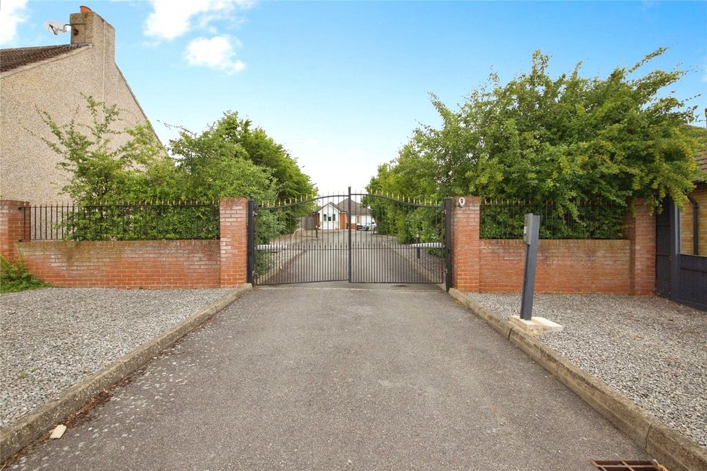 Property photo 2 of 16 Picture No. 17