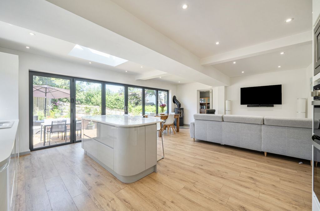 Property photo 2 of 17 1481108-10-6A355A...