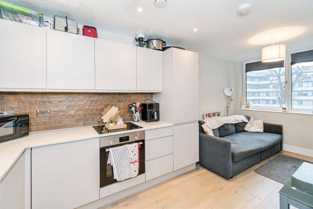 Property photo 3 of 18