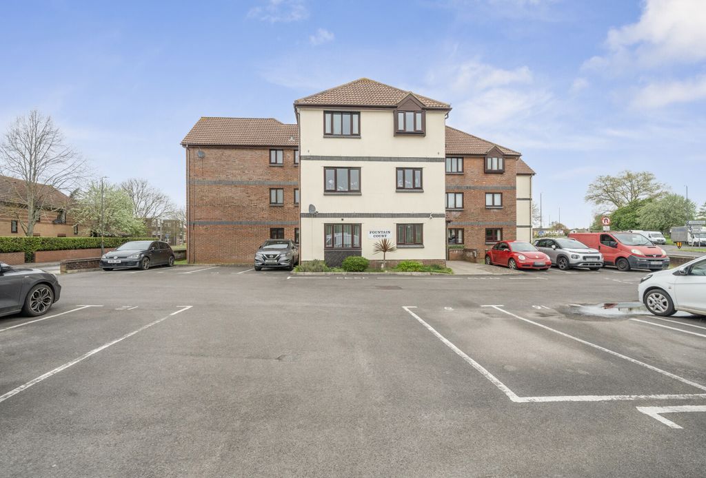 Property photo 1 of 17 Fountain Court