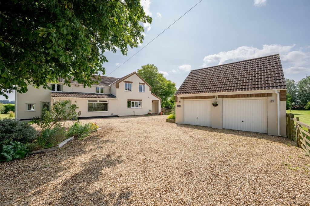 Property photo 2 of 32