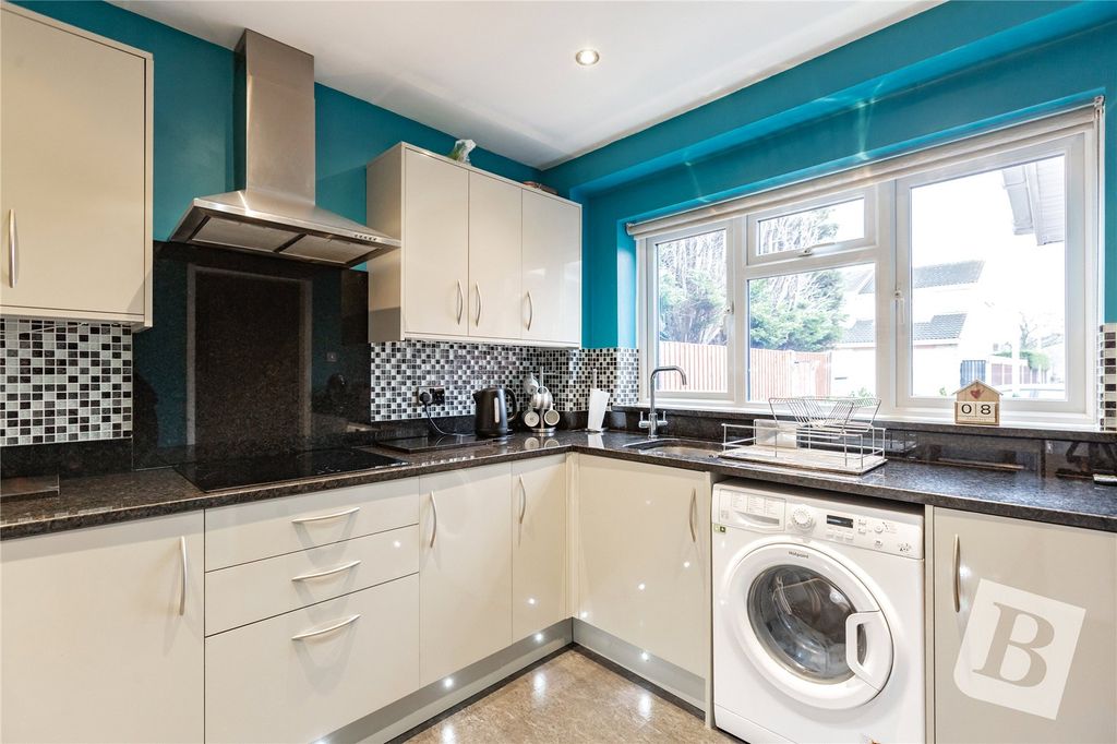 Property photo 3 of 13 Kitchen