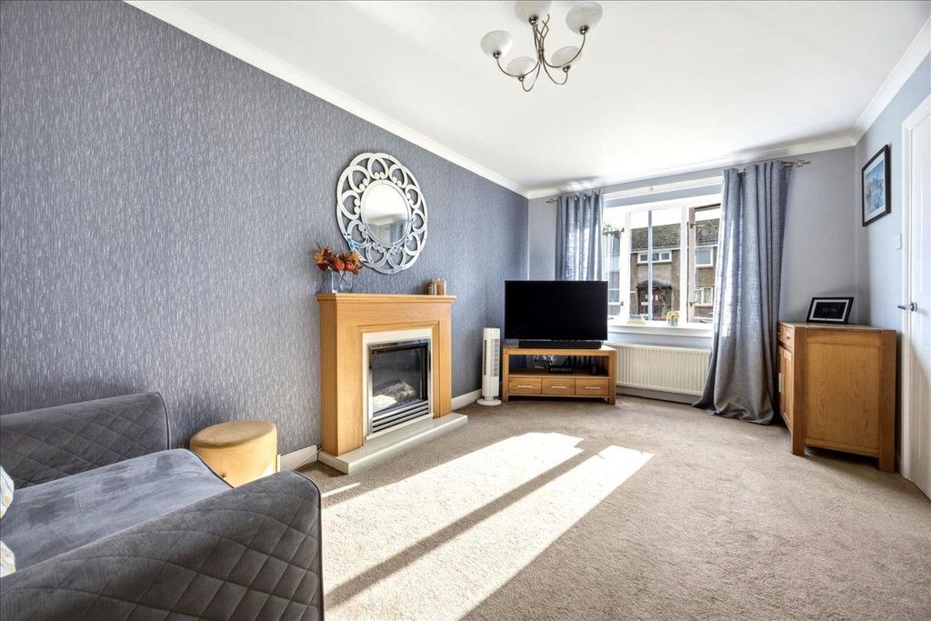 Property photo 2 of 25 08-28_Greens_Ave_Kirkintilloch_008.Jpg
