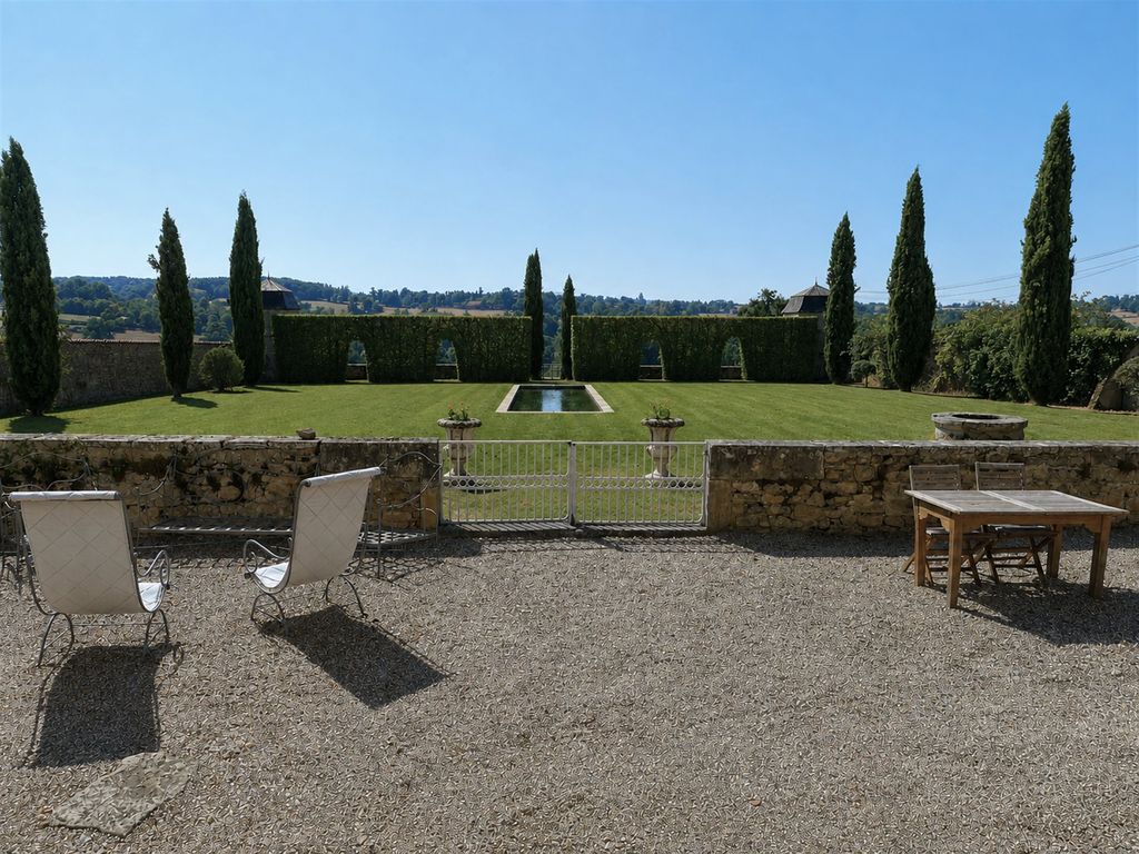 Property photo 2 of 59