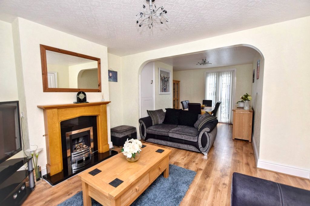 Property photo 2 of 14 Picture No. 27
