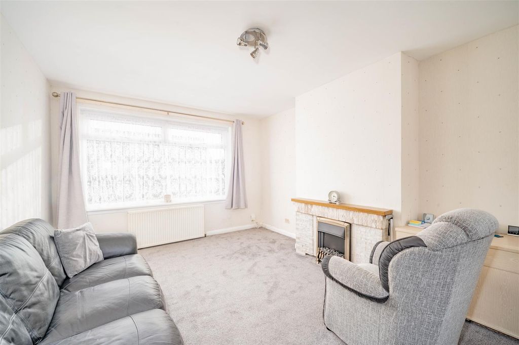 Property photo 2 of 21 8 Burnhaven Gardens Dundee-5.Jpg