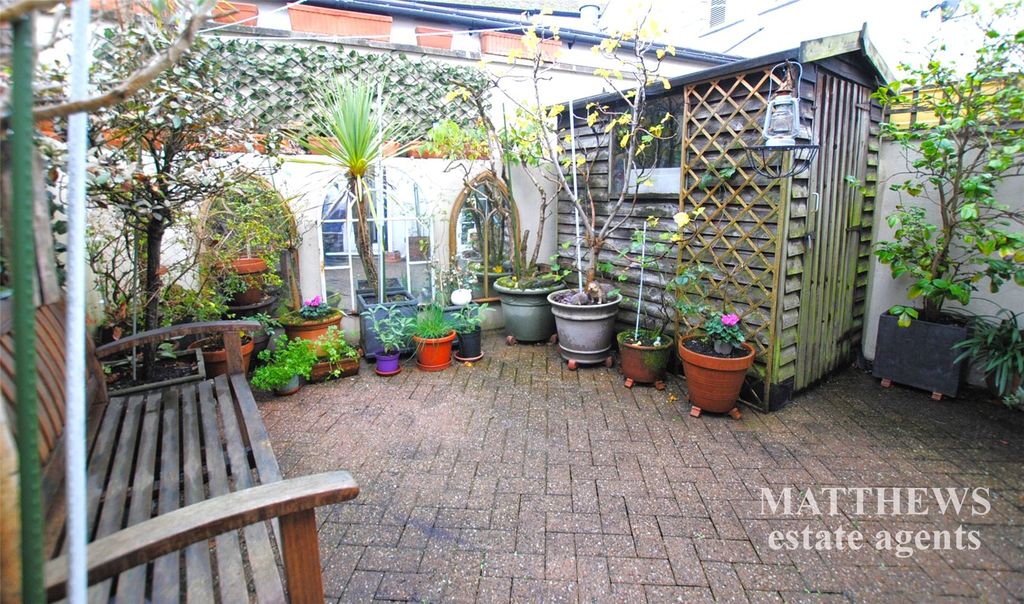 Property photo 2 of 31 Garden